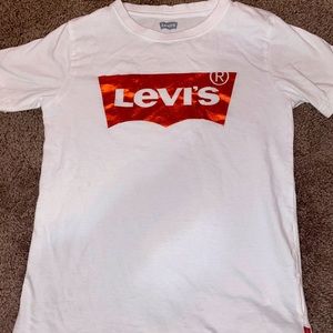Levi’s tee